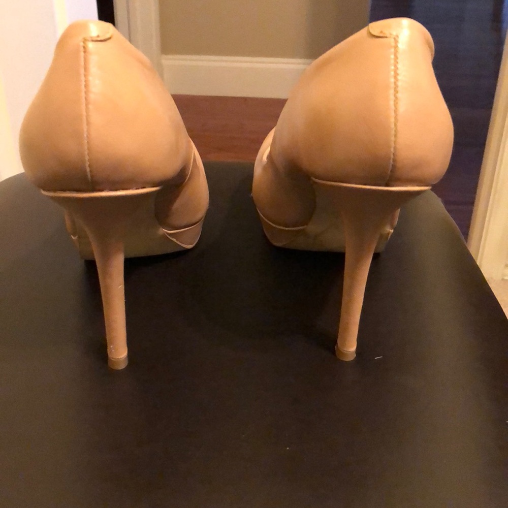 Heels - Picture 3 of 4